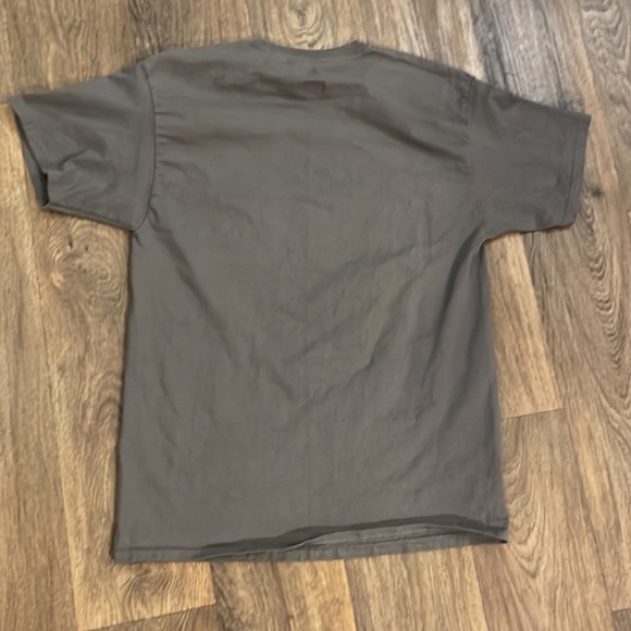 LGBTQ+ Pride Rainbow Support T-Shirt Free Mom Hugs - Gray. Large - Picture 3 of 5